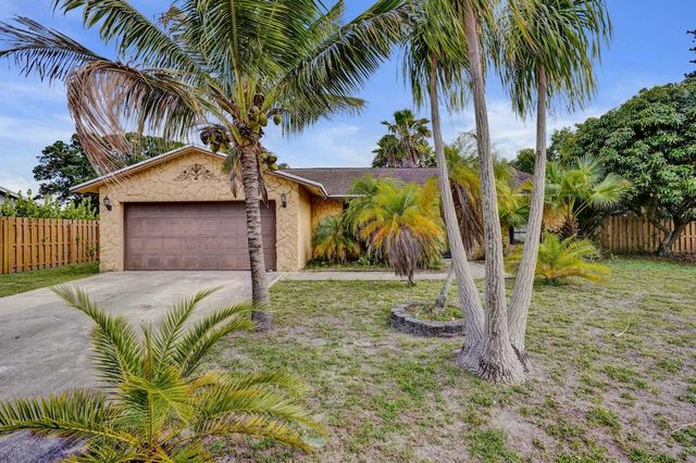 125 Seagull Court, Royal Palm Beach, FL 33411