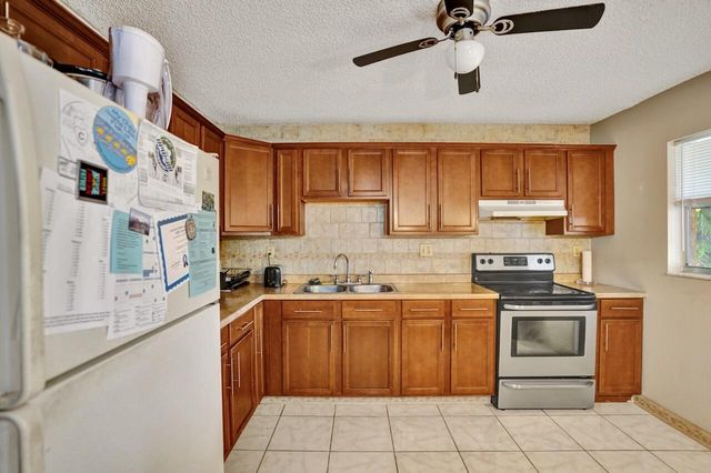 125 Seagull Court, Royal Palm Beach, FL 33411