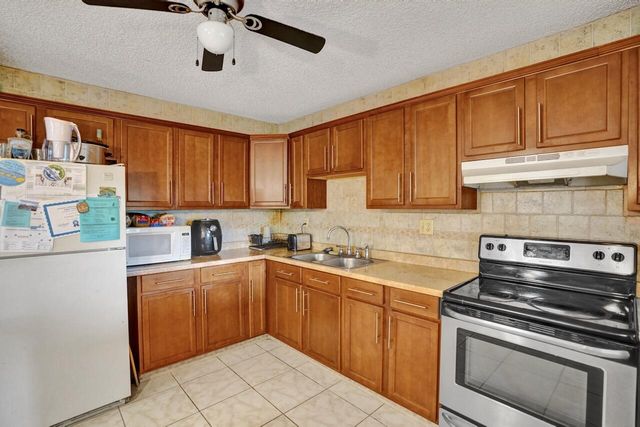 125 Seagull Court, Royal Palm Beach, FL 33411