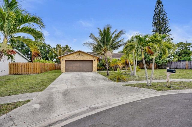 125 Seagull Court, Royal Palm Beach, FL 33411