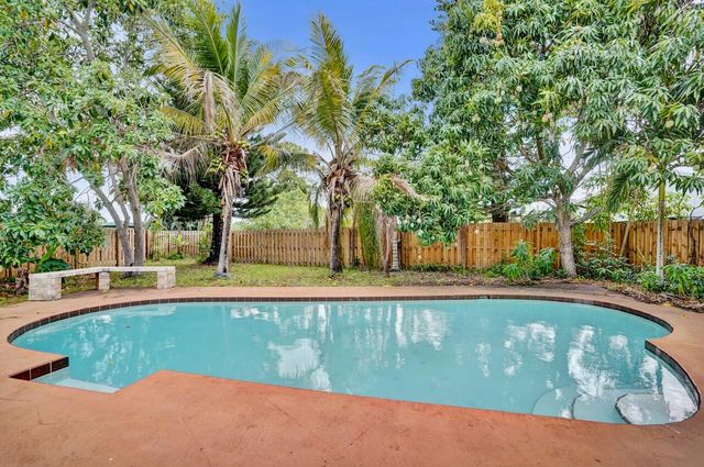 125 Seagull Court, Royal Palm Beach, FL 33411