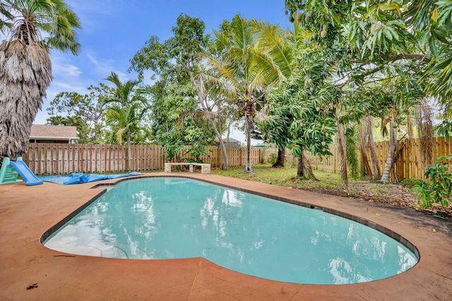 125 Seagull Court, Royal Palm Beach, FL 33411