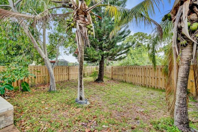 125 Seagull Court, Royal Palm Beach, FL 33411