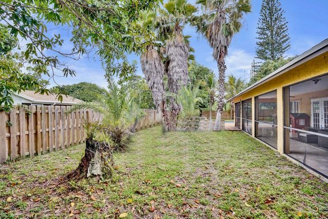 125 Seagull Court, Royal Palm Beach, FL 33411