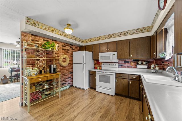 176 Pinewood Drive, Elyria, OH 44035