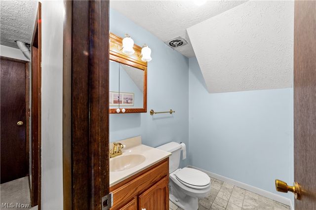 176 Pinewood Drive, Elyria, OH 44035