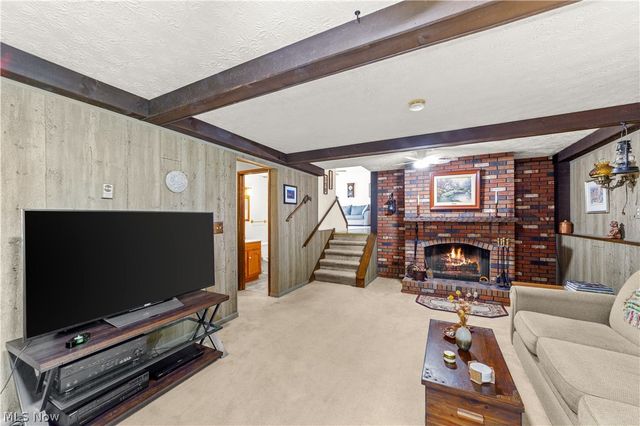 176 Pinewood Drive, Elyria, OH 44035