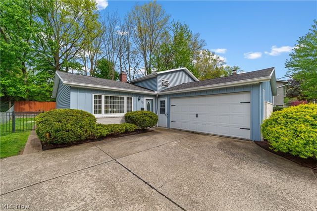 176 Pinewood Drive, Elyria, OH 44035
