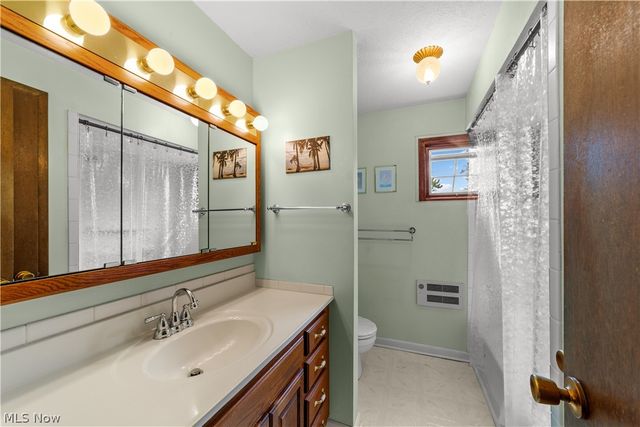 176 Pinewood Drive, Elyria, OH 44035