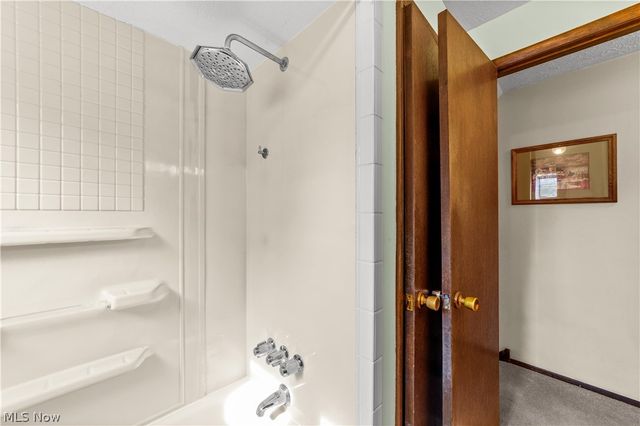 176 Pinewood Drive, Elyria, OH 44035