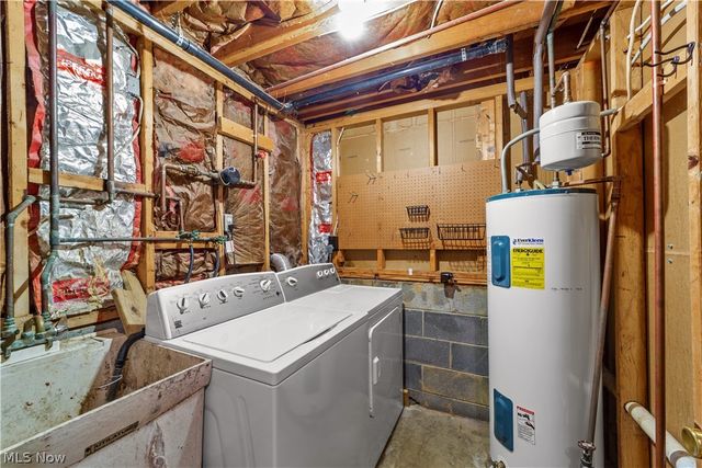 176 Pinewood Drive, Elyria, OH 44035