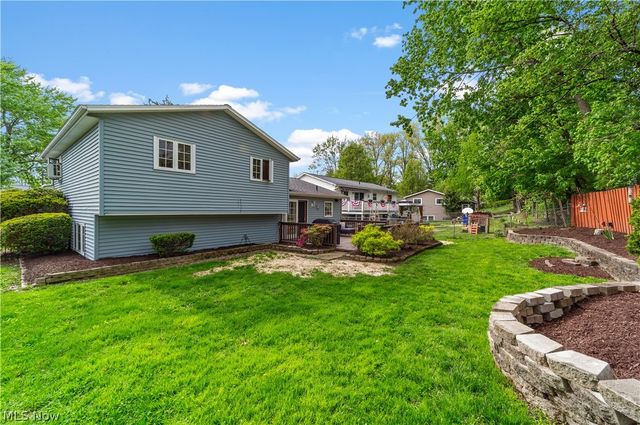 176 Pinewood Drive, Elyria, OH 44035
