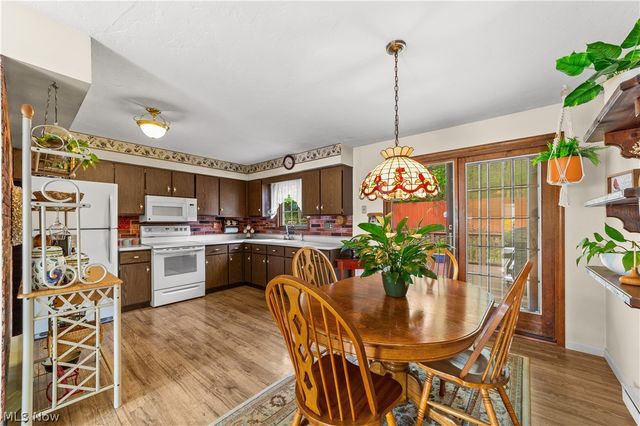 176 Pinewood Drive, Elyria, OH 44035