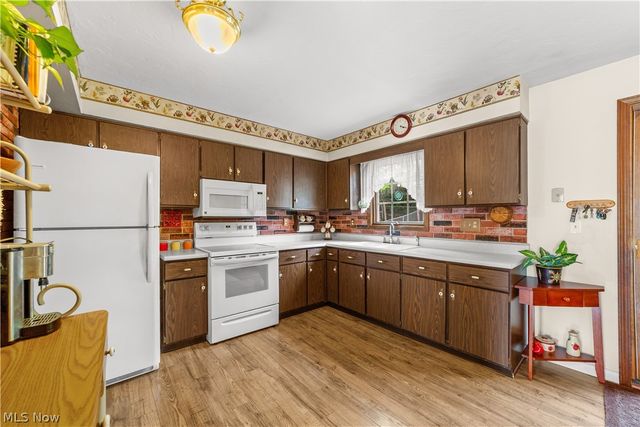 176 Pinewood Drive, Elyria, OH 44035