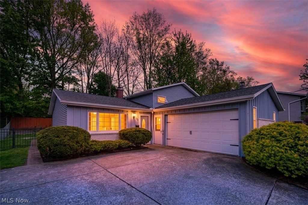 176 Pinewood Drive, Elyria, OH 44035