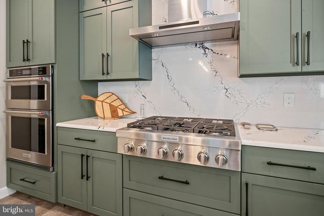 233 EUROPEAN DR, Fleetwood, PA 19522