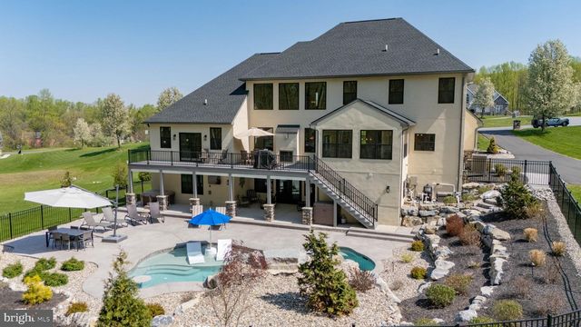 233 EUROPEAN DR, Fleetwood, PA 19522