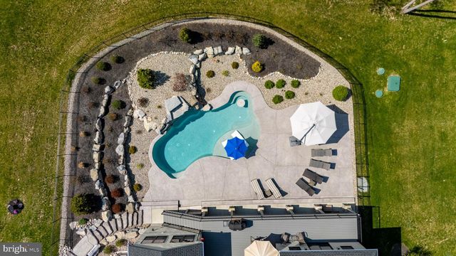 233 EUROPEAN DR, Fleetwood, PA 19522