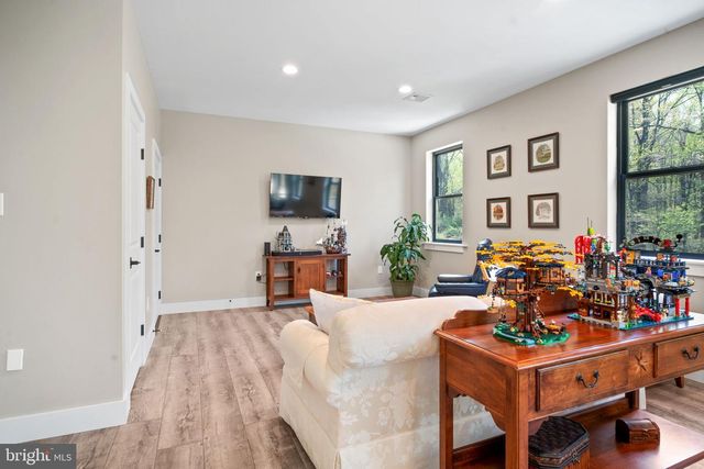 233 EUROPEAN DR, Fleetwood, PA 19522