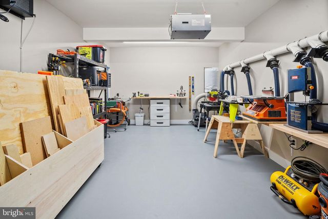 233 EUROPEAN DR, Fleetwood, PA 19522