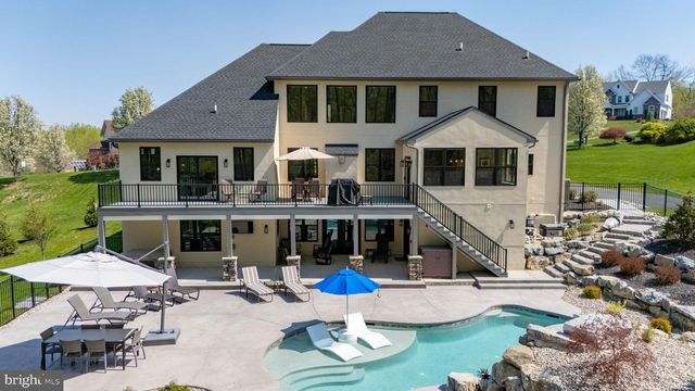 233 EUROPEAN DR, Fleetwood, PA 19522