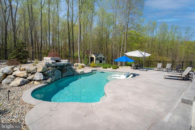 233 EUROPEAN DR, Fleetwood, PA 19522