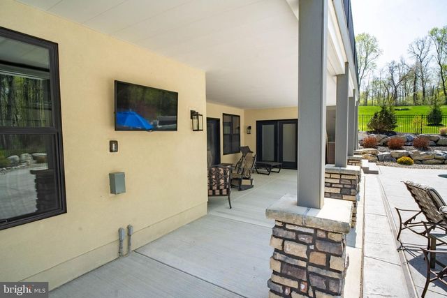 233 EUROPEAN DR, Fleetwood, PA 19522