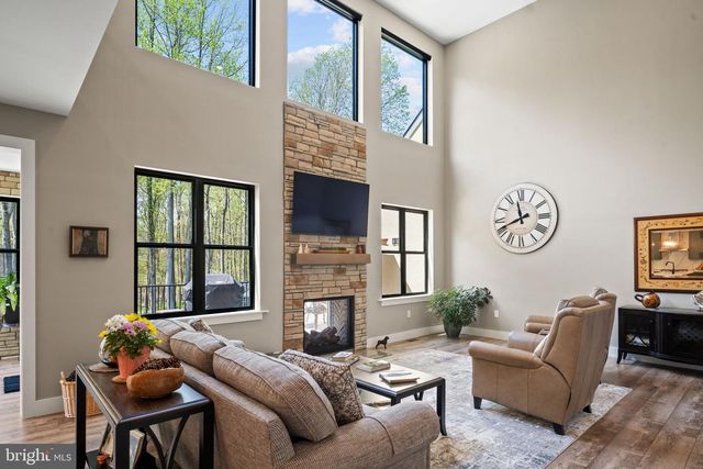 233 EUROPEAN DR, Fleetwood, PA 19522