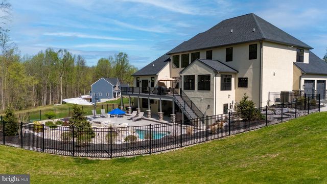 233 EUROPEAN DR, Fleetwood, PA 19522