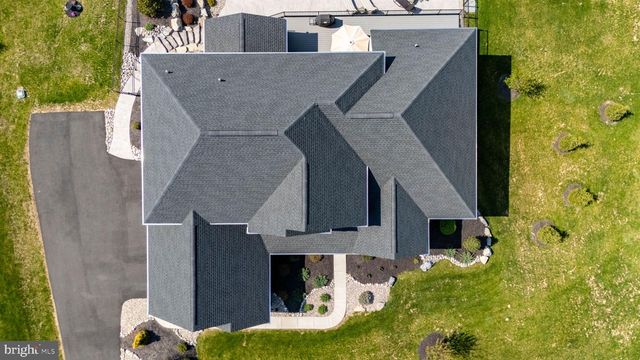 233 EUROPEAN DR, Fleetwood, PA 19522