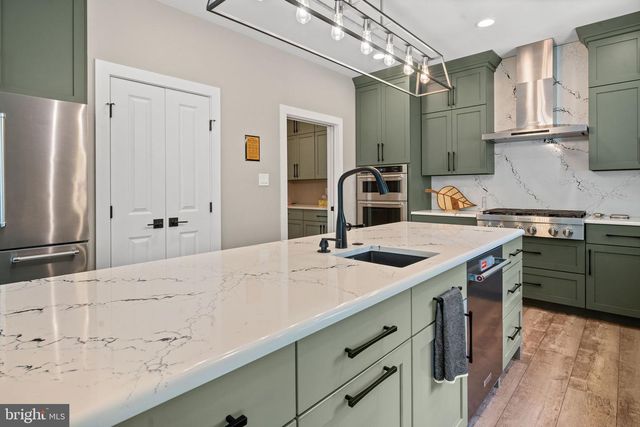 233 EUROPEAN DR, Fleetwood, PA 19522