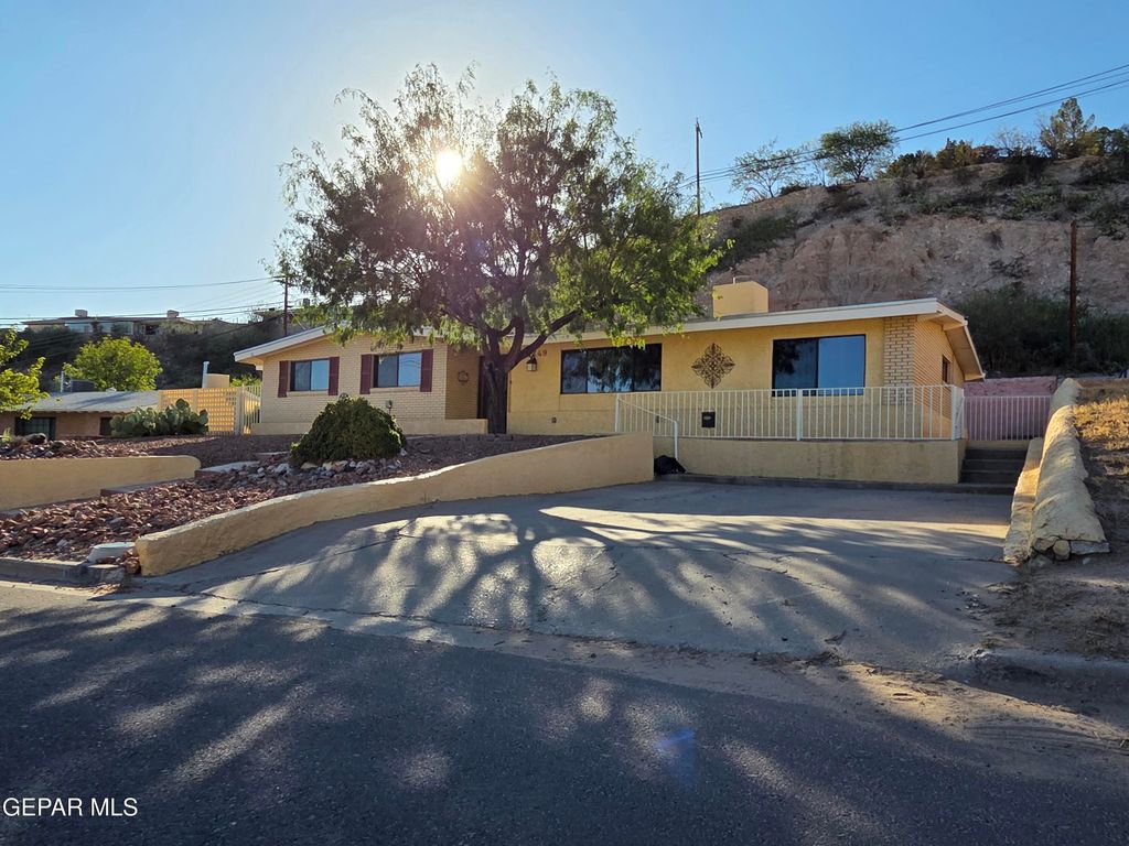 4249 CANTERBURY Drive, El Paso, TX 79902
