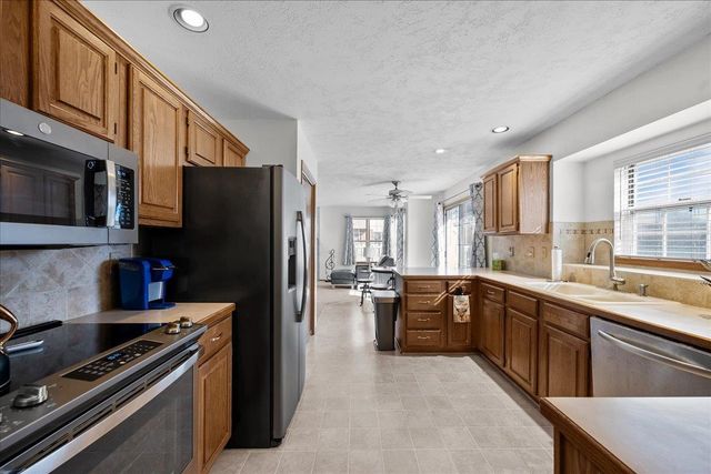 4322 N Ironwood St, Wichita, KS 67226