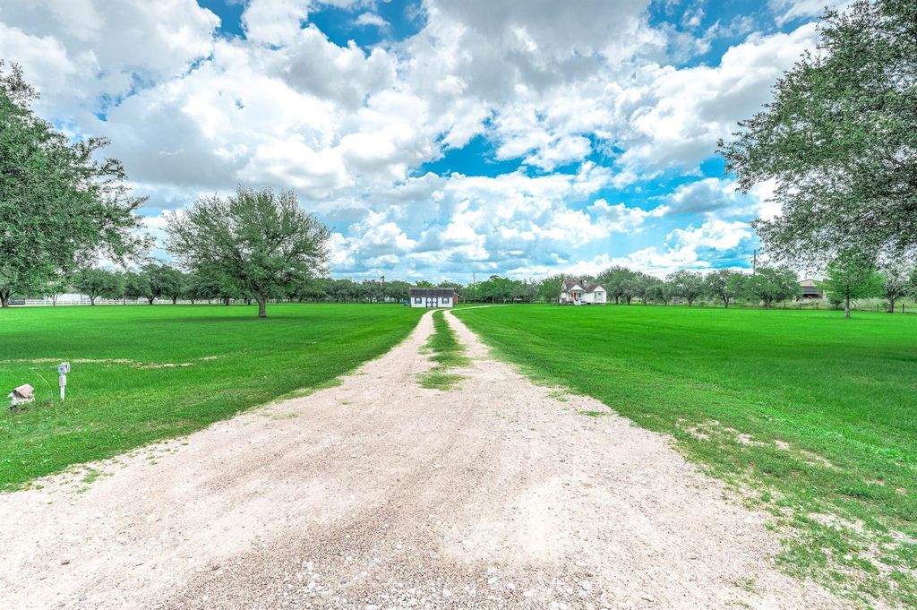 6607 S Mallard Drive, Fulshear, TX 77441