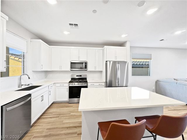 92 Stone Bluff Lane, Henderson, NV 89011