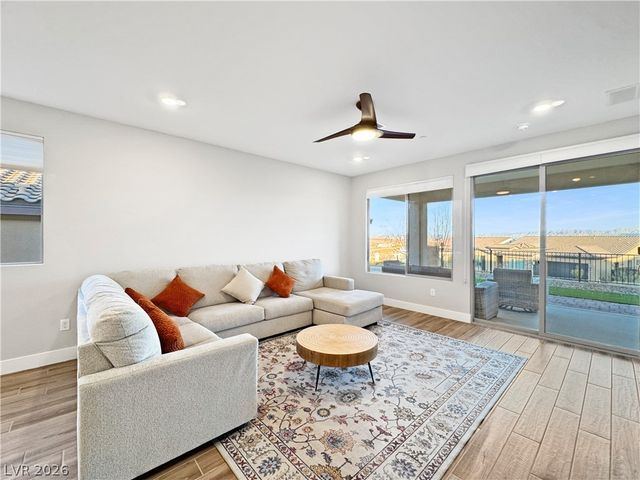 92 Stone Bluff Lane, Henderson, NV 89011