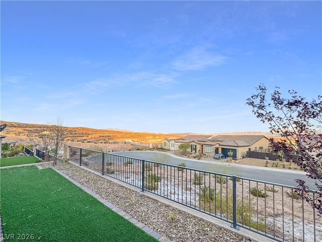 92 Stone Bluff Lane, Henderson, NV 89011