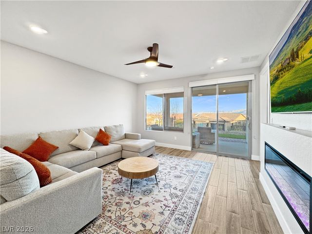 92 Stone Bluff Lane, Henderson, NV 89011