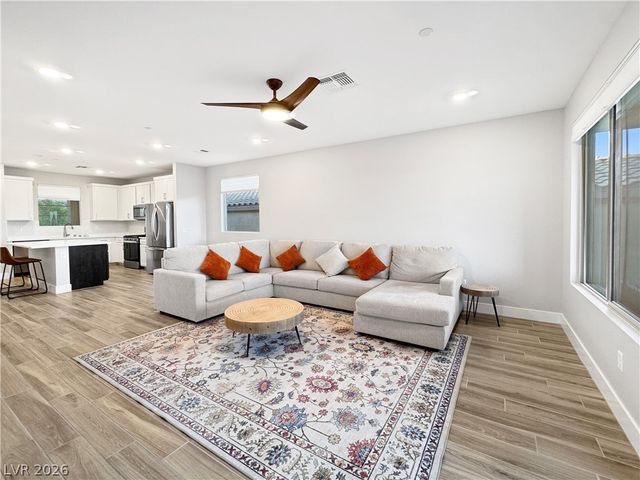 92 Stone Bluff Lane, Henderson, NV 89011