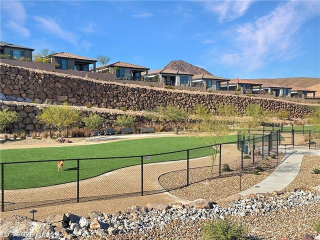 92 Stone Bluff Lane, Henderson, NV 89011