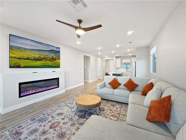 92 Stone Bluff Lane, Henderson, NV 89011