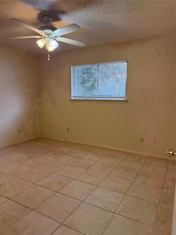 900 Sirocco DR B, Austin, TX 78745