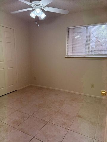 900 Sirocco DR B, Austin, TX 78745