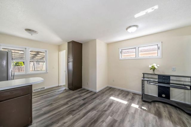 2517 S 7TH Street, Council Bluffs, IA 51501