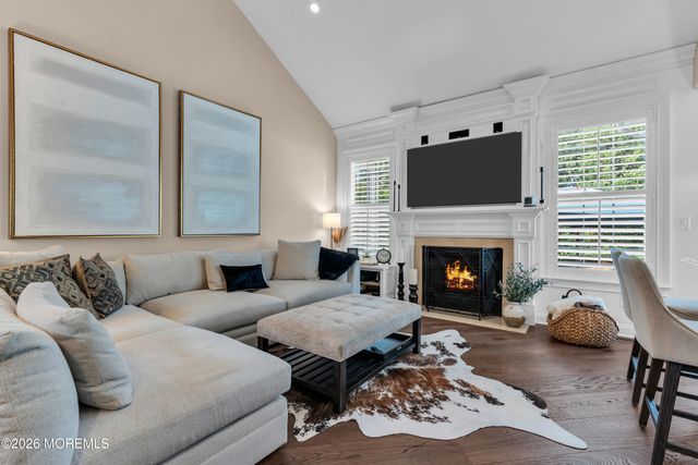 42 W Parsonage Way, Manalapan, NJ 07726