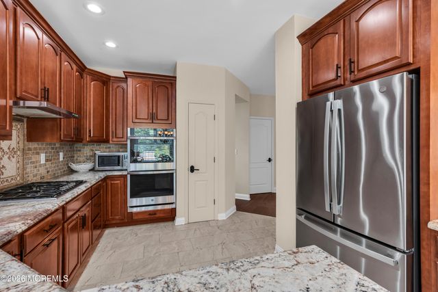 42 W Parsonage Way, Manalapan, NJ 07726