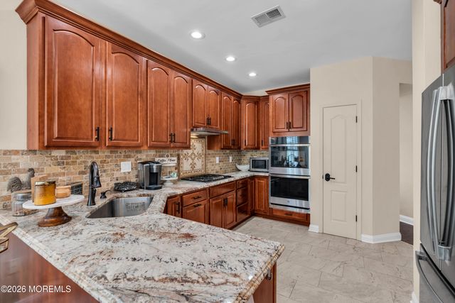 42 W Parsonage Way, Manalapan, NJ 07726
