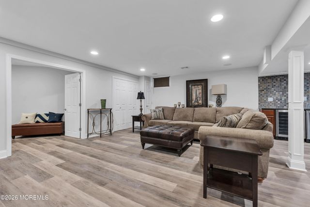 42 W Parsonage Way, Manalapan, NJ 07726