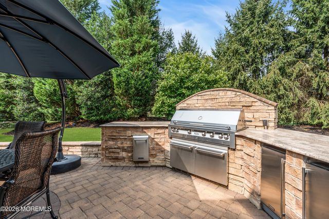 42 W Parsonage Way, Manalapan, NJ 07726