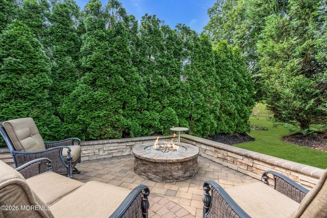 42 W Parsonage Way, Manalapan, NJ 07726